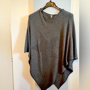 Elan women’s poncho size small.